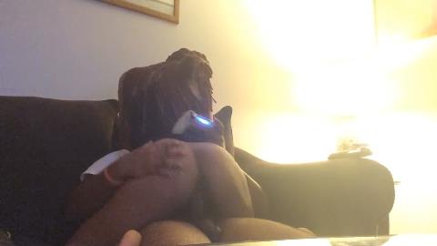 She riding his cock while he plays ps4