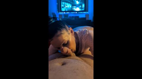 Girlfriend gives head